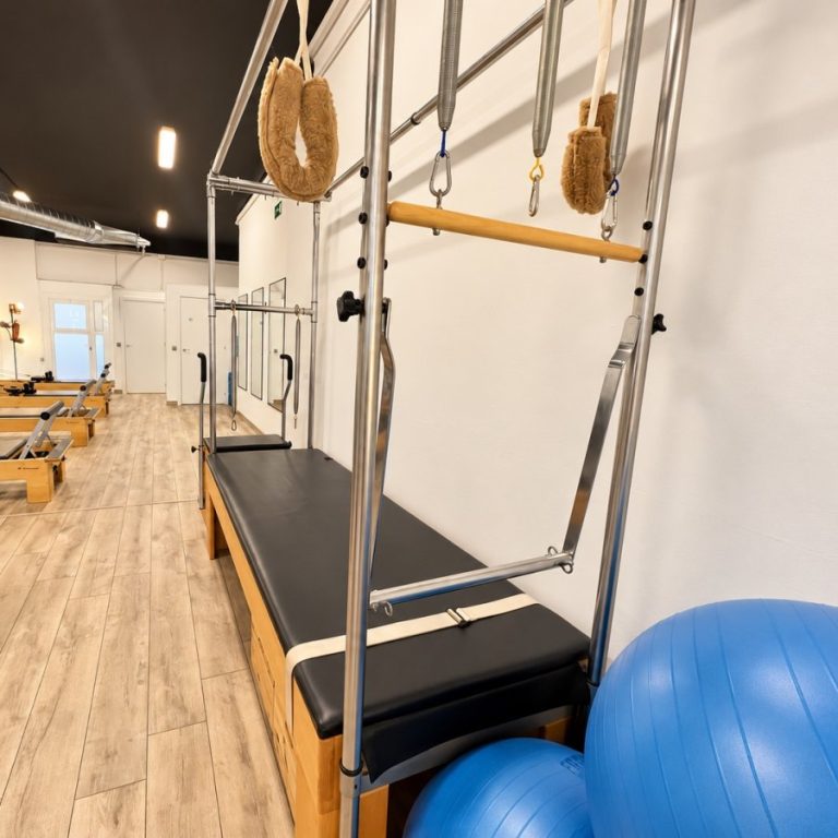 Máquina Cadillac de pilates en el centro Alegría de Pilates Esplugues